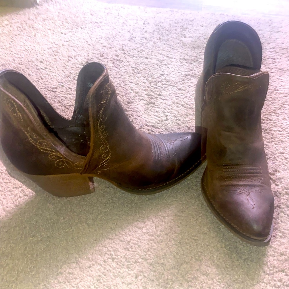 Size 8.5 Ariat Booties